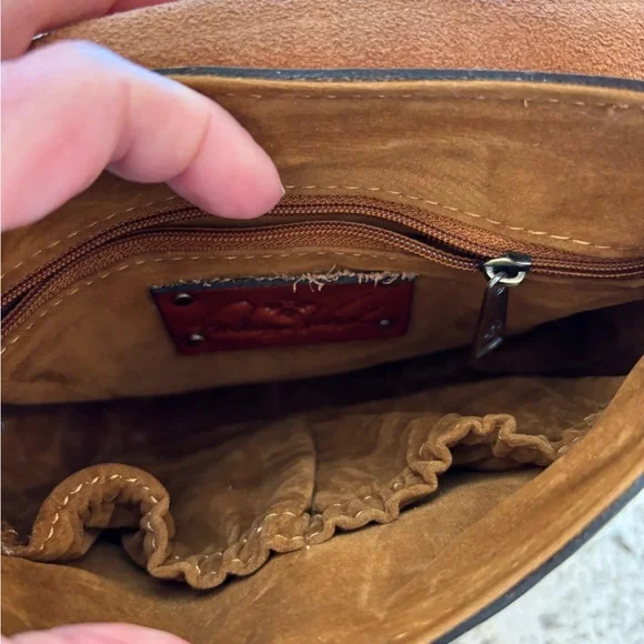 Patricia Nash 
Sunset and Coral saddle bag 
New without tags - Picture 4 of 4